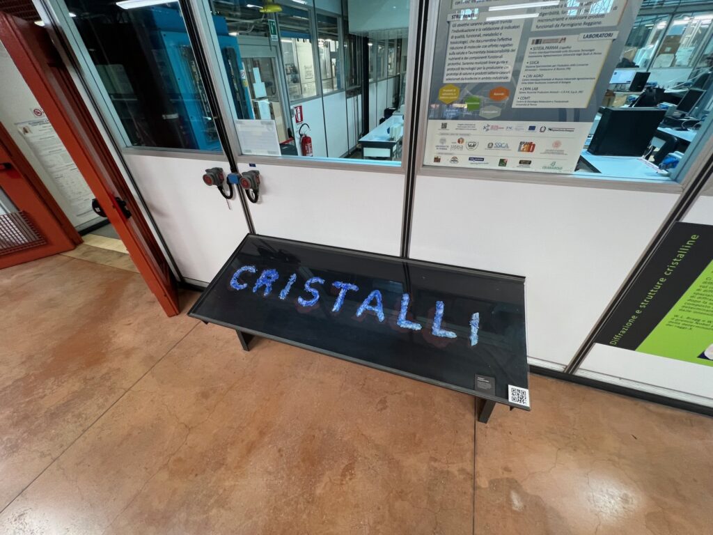picture of a word says crystal
