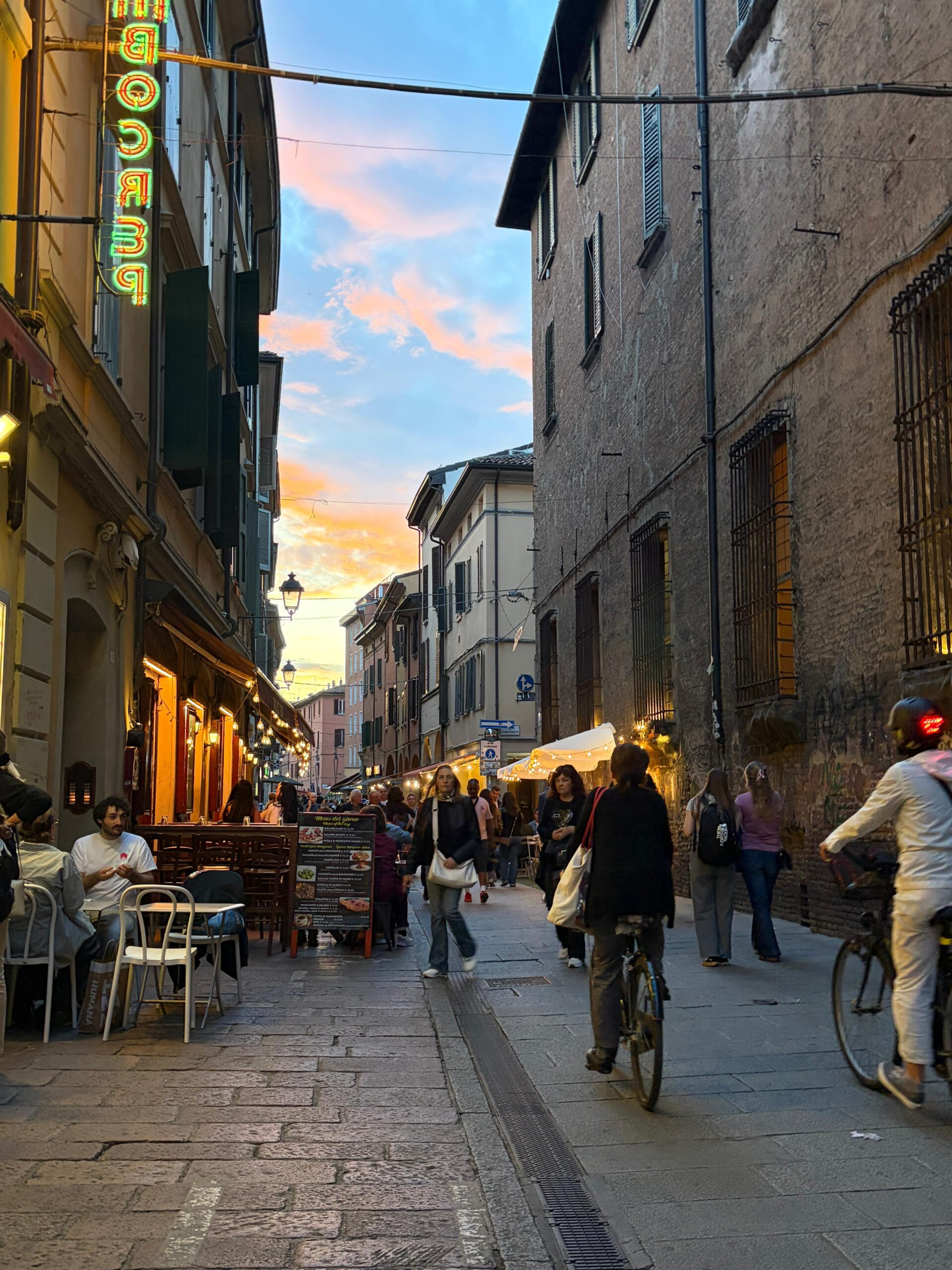 IRES students having dinner outside in a piazza in Bologna